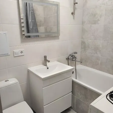 2 Комнатная С Новым Ремонтом, Кондиционером, В Самом Центре Rivne Exterior photo