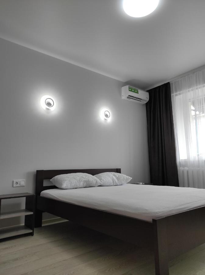 Apartment 2 комнатная с новым ремонтом, кондиционером, в самом центре Rivne