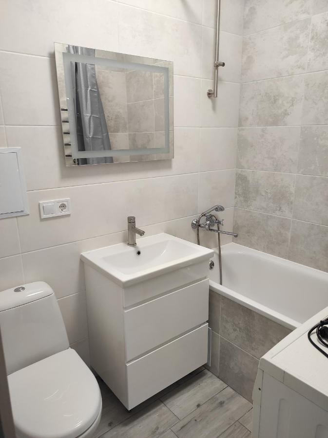 2 комнатная с новым ремонтом, кондиционером, в самом центре Apartment
